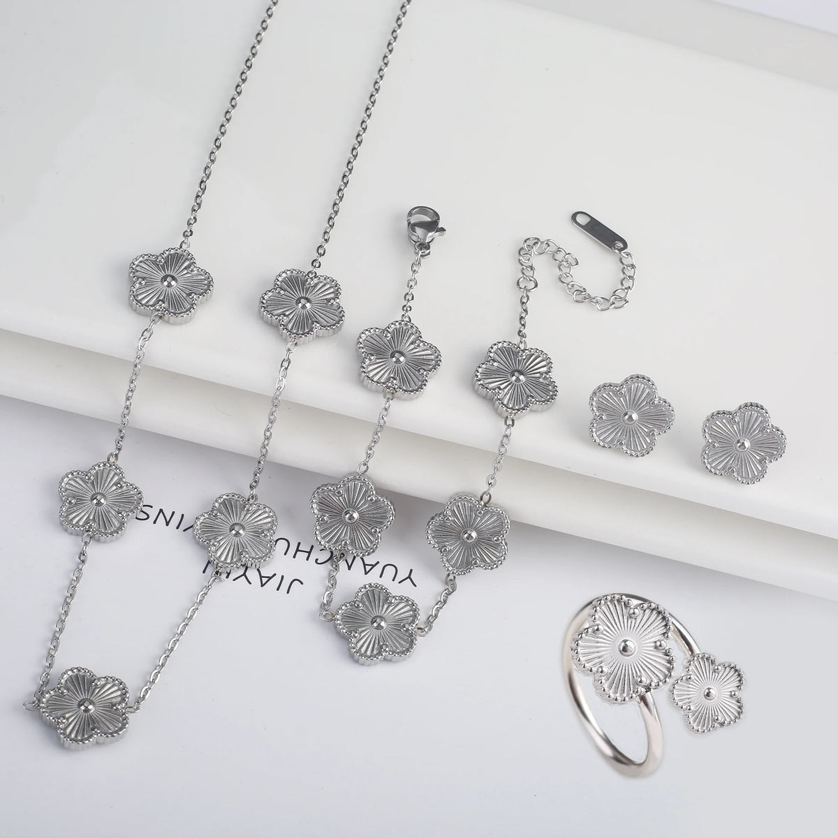 4pcs Bracelet Necklace Earrings Ring Stainless Steel Five Leaf Flower Jewelry Set Classic for Woman New Fashion Jewelry Clover