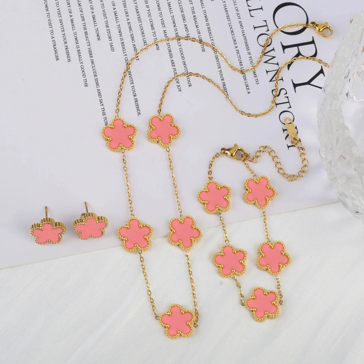 Hot jewelry sales stainless steel five-leaf flower necklace bracelet earrings set high sense women's shamrock jewelry party