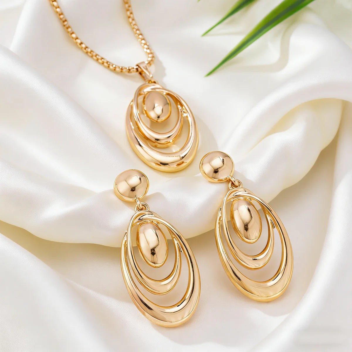 Golden Ripple Pendant Set