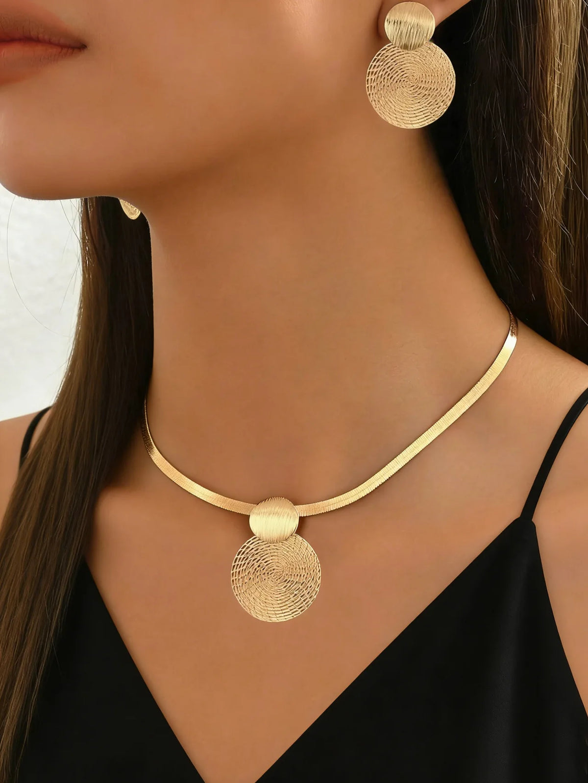 1 set of creative personalized geometric metal disc pendant necklace female exaggerated spiral pattern pendant collarbone chain