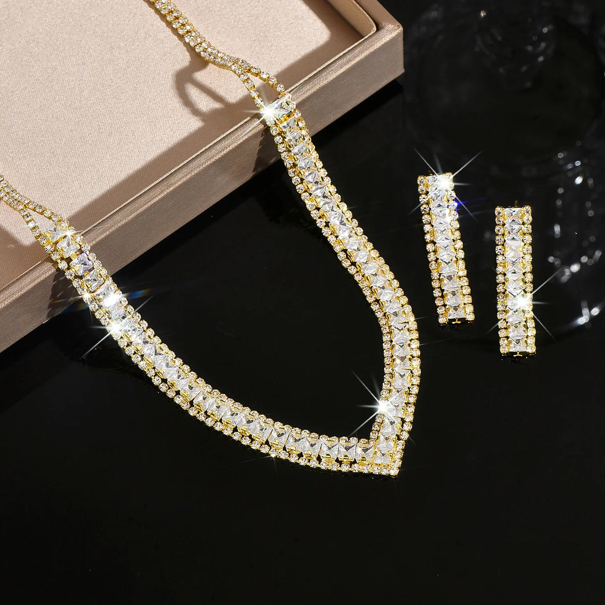 New Ultra-Shimmer Diamond V-shaped Collar Chain Fashionally Versatile Eco-friendly Bridal Necklace Earrings Set