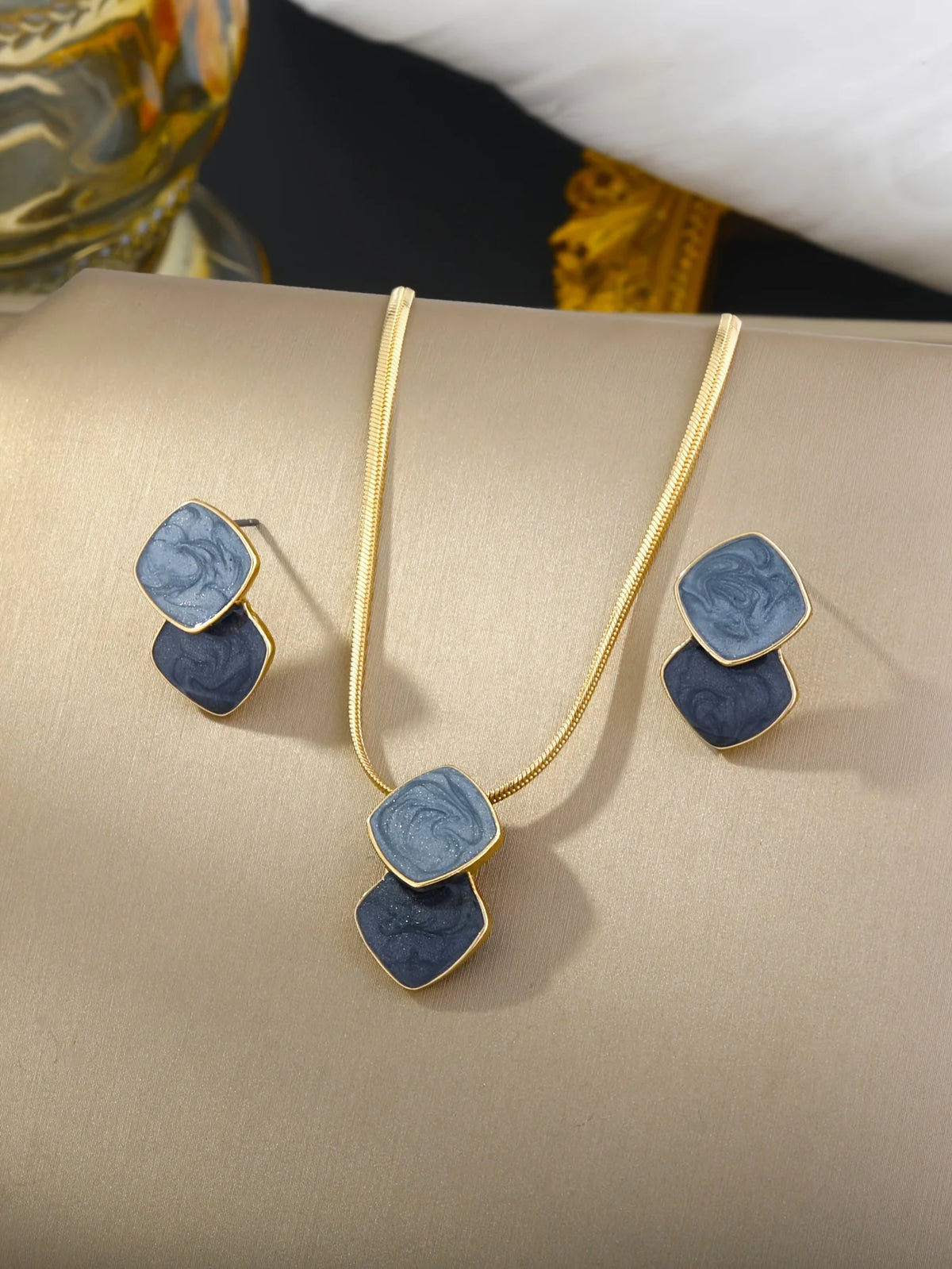 3 exquisite, elegant and simple diamond shaped women's earrings necklace, women's jewelry set, suitable for gifting as a gift