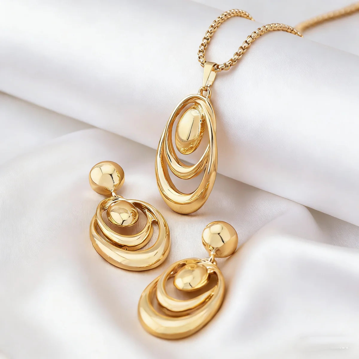 Golden Ripple Pendant Set